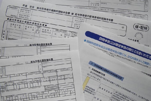 「手取り額」しか気にしない日本の会社員、「源泉徴収」を廃止したら意識が変わる?