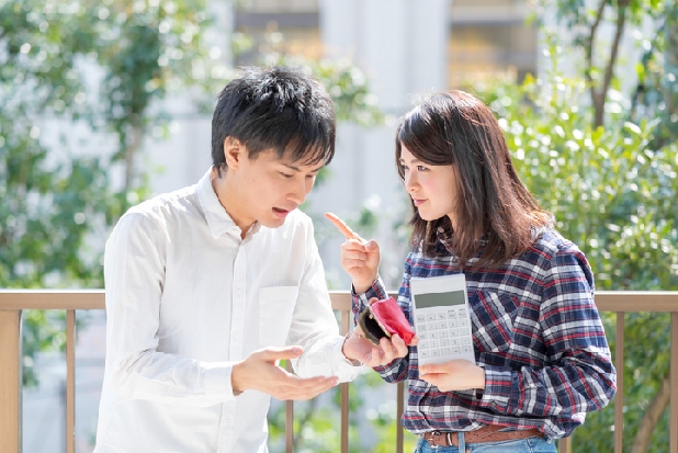 共働き妻、「散財繰り返す夫」に激怒して「家計統一バトル」、夫の年収を見破るには?